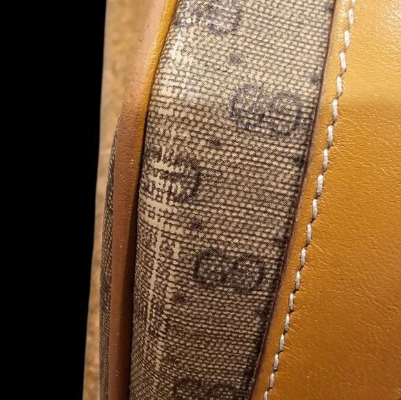 GUCCI Micro GG Supreme Vintage Shoulder Bag - Picture 6 of 8